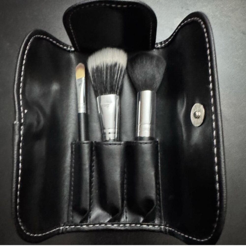 bh Cosmetics Black Makeup Brush Set with Case